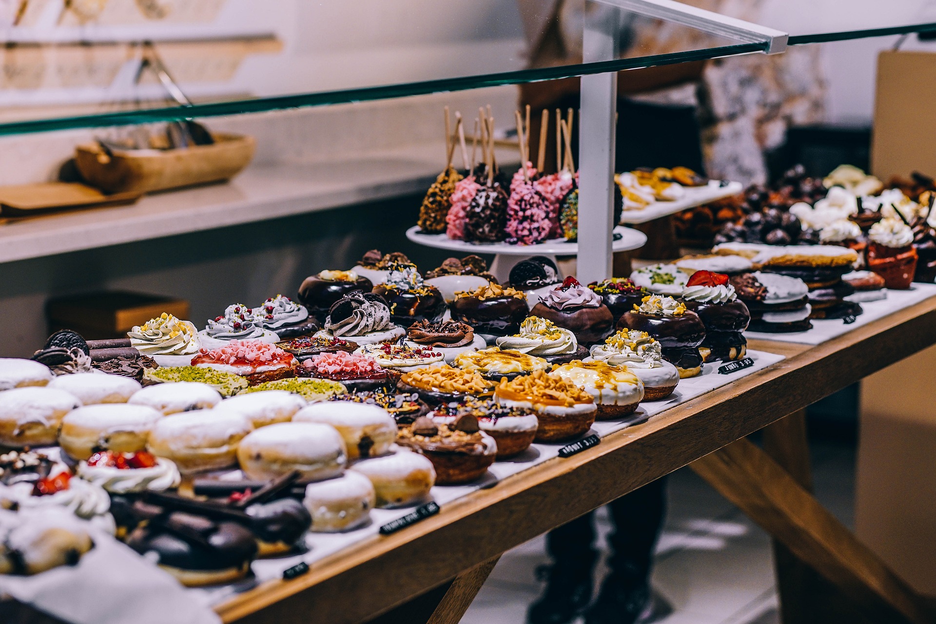 Optimisation de l'espace de travail dans une petite boulangerie : choisir les équipements adaptés